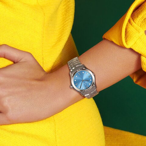 Ebel horloge met een kast in staal, met een wijzerplaat in het blauw met briljant en een diameter van 33 mm