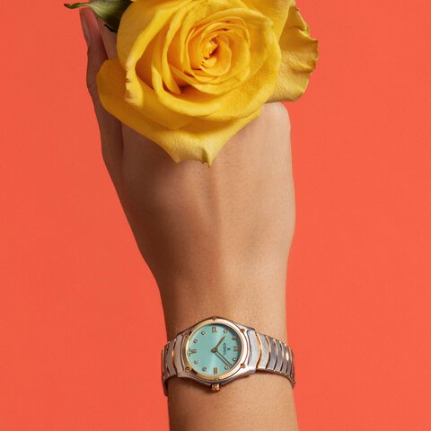 Ebel horloge met een kast in geel goud op staal, met een wijzerplaat in het blauw met briljant en een diameter van 29 mm