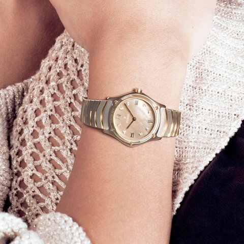 Ebel horloge met een kast in geel goud op staal, met een wijzerplaat in het parelmoer met  briljant en een diameter van 29 mm