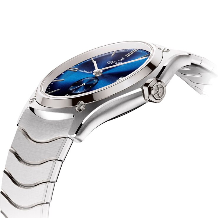 Ebel horloge met een kast in staal, met een wijzerplaat in het blauw en een diameter van 42