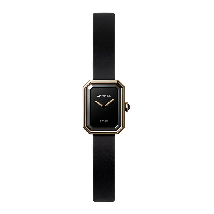 CHANEL horloge met een kast in geel goud, met een wijzerplaat in het zwart en een diameter van 19,7 x 15,2