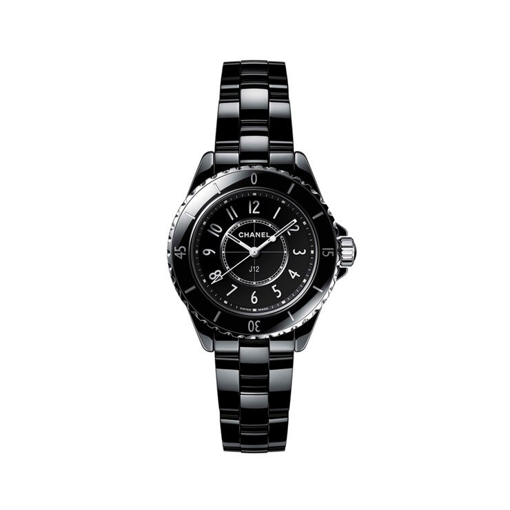 montre CHANEL avec un boîtier en céramique, un cadran noir et un diamètre de 33