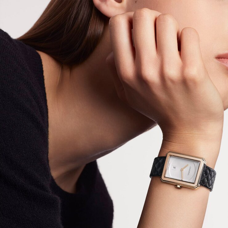 CHANEL horloge met een kast in beige goud, met een wijzerplaat in het wit en een diameter van 26,7 x 34,6