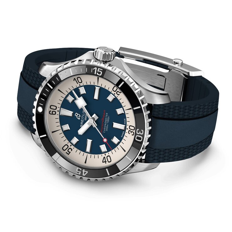 Breitling horloge met een kast in staal, met een wijzerplaat in het blauw en een diameter van 44