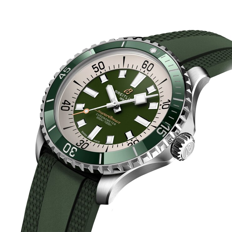 Breitling horloge met een kast in staal, met een wijzerplaat in het groen en een diameter van 44