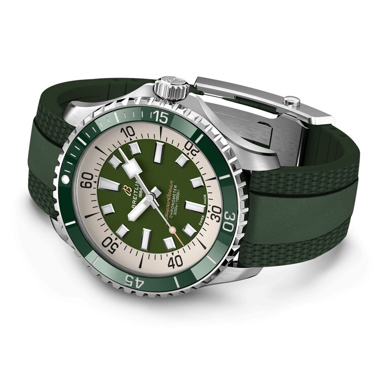 Breitling horloge met een kast in staal, met een wijzerplaat in het groen en een diameter van 44