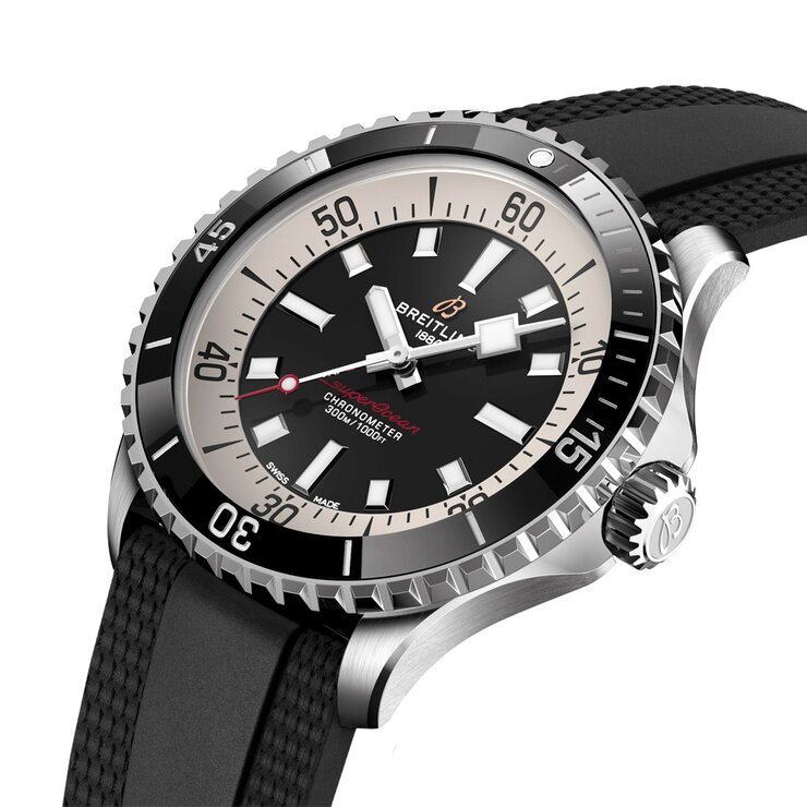 Breitling horloge met een kast in staal, met een wijzerplaat in het zwart en een diameter van 42