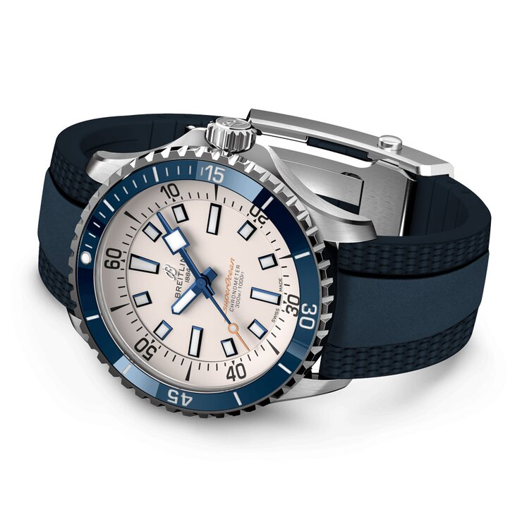 Breitling horloge met een kast in staal, met een wijzerplaat in het wit en een diameter van 42