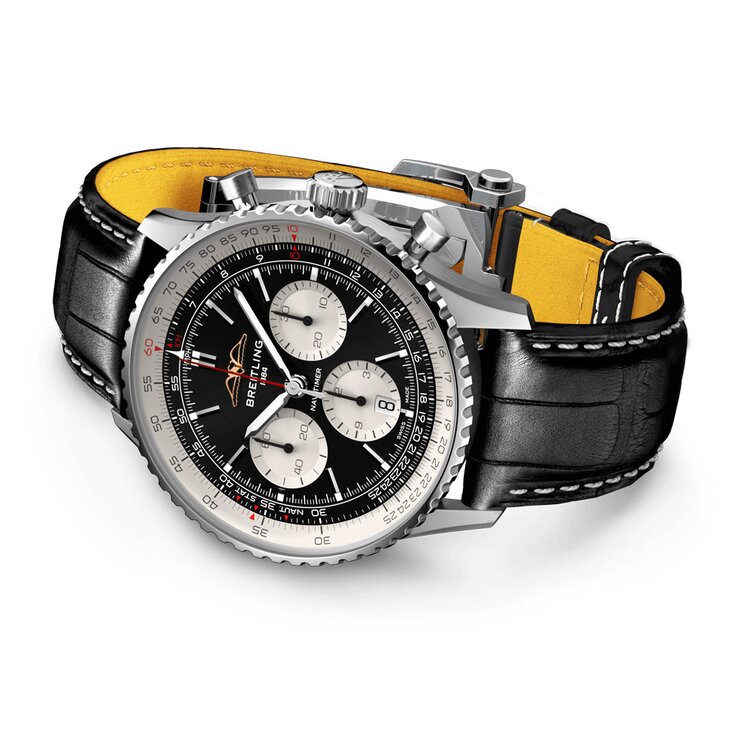 Breitling horloge met een kast in staal, met een wijzerplaat in het zwart en een diameter van 43