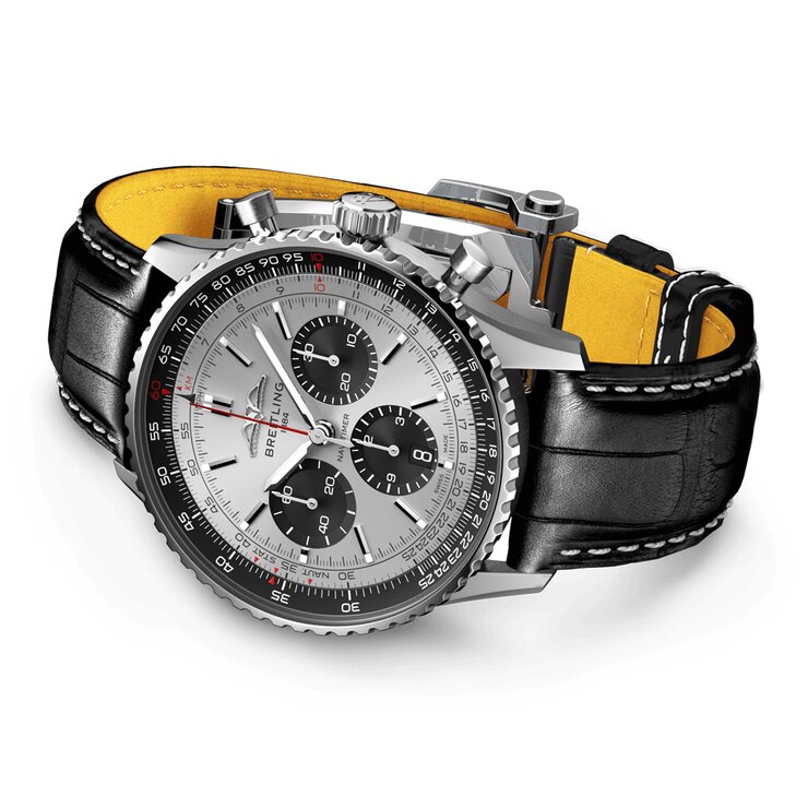 Breitling horloge met een kast in staal, met een wijzerplaat in het zilver en een diameter van 43