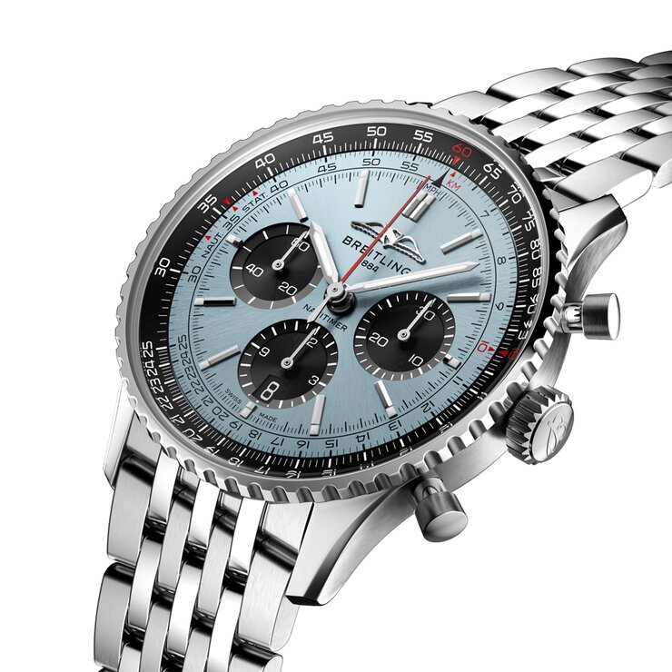 Breitling horloge met een kast in staal, met een wijzerplaat in het blauw en een diameter van 43