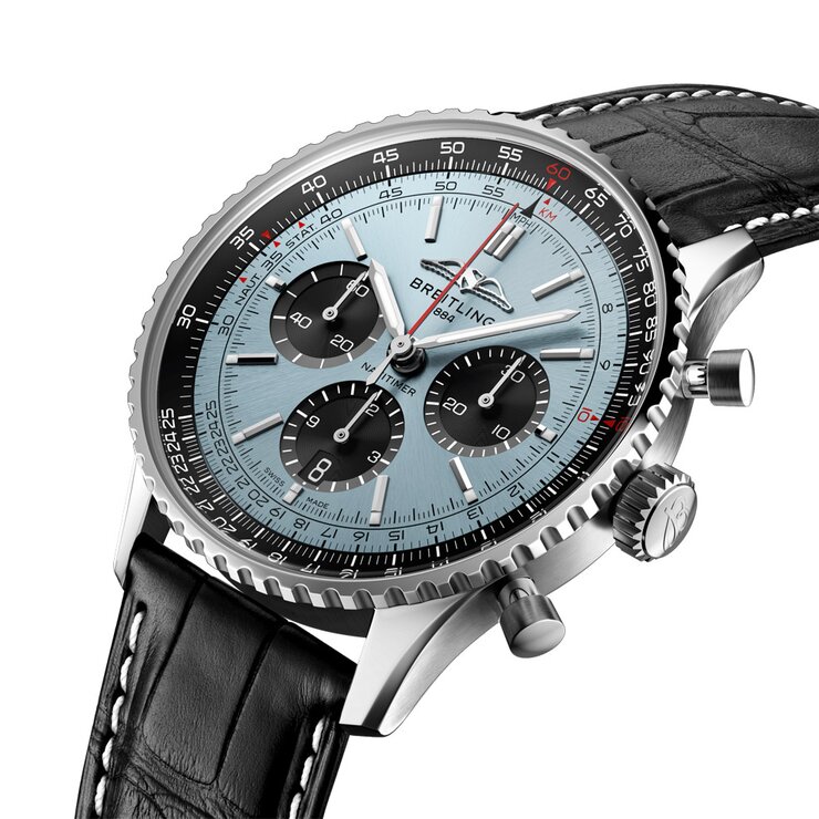 Breitling horloge met een kast in staal, met een wijzerplaat in het blauw en een diameter van 43