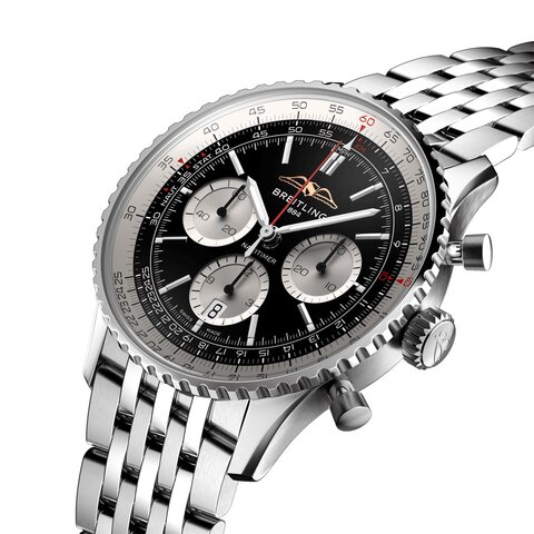 Breitling horloge met een kast in staal, met een wijzerplaat in het zwart en een diameter van 43 mm