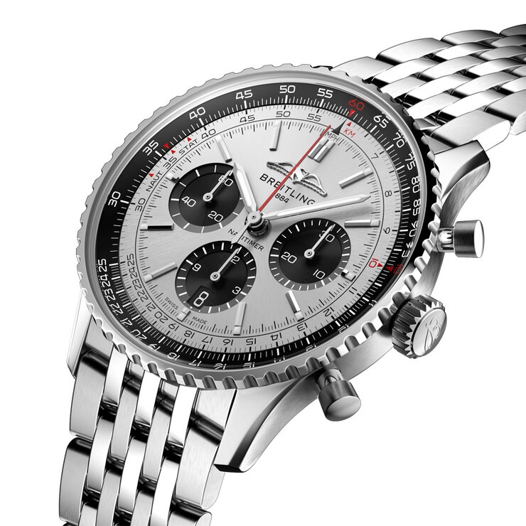 Breitling horloge met een kast in staal, met een wijzerplaat in het zilver en een diameter van 43