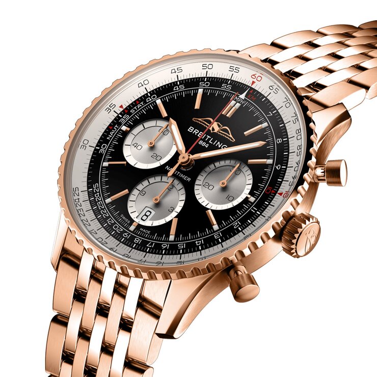 Breitling horloge met een kast in rosé goud, met een wijzerplaat in het zwart en een diameter van 43