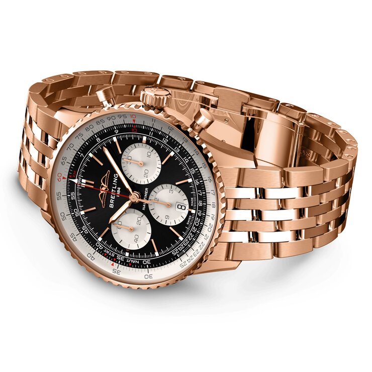 Breitling horloge met een kast in rosé goud, met een wijzerplaat in het zwart en een diameter van 43