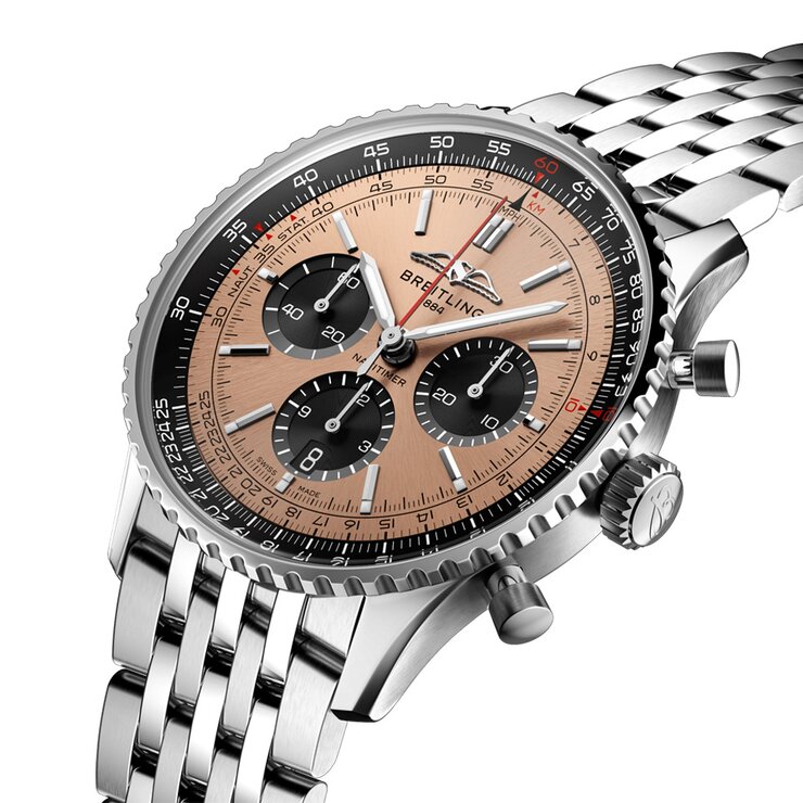 Breitling horloge met een kast in staal, met een wijzerplaat in het rosé en een diameter van 43