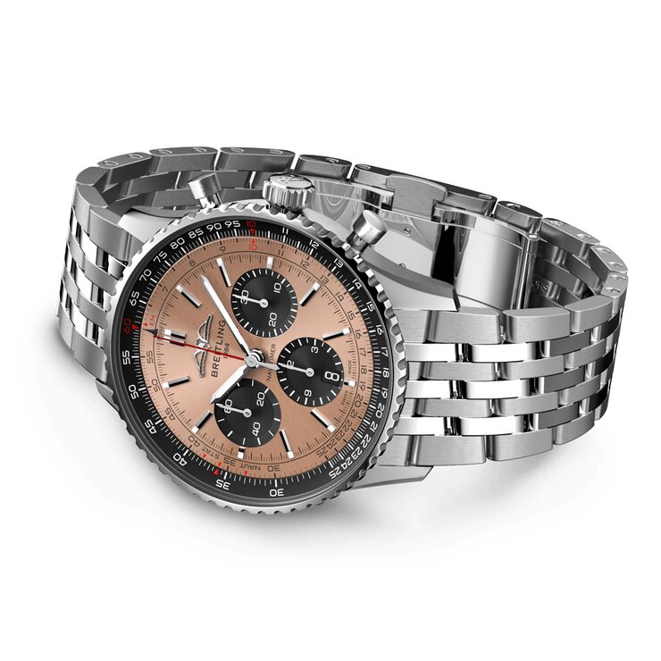 Breitling horloge met een kast in staal, met een wijzerplaat in het rosé en een diameter van 43