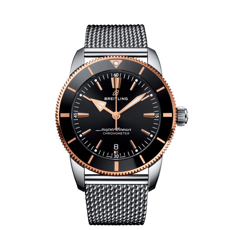montre Breitling avec un boîtier en or rose sur acier, un cadran noir et un diamètre de 44