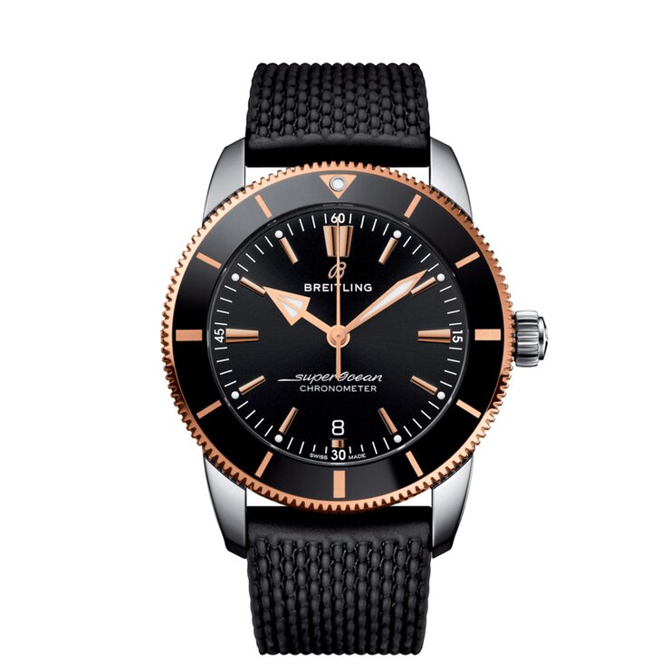 Breitling horloge met een kast in rosé goud op staal, met een wijzerplaat in het zwart en een diameter van 44
