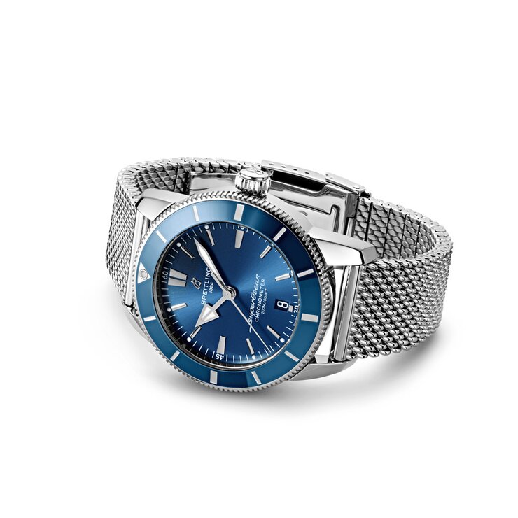 Breitling horloge met een kast in staal, met een wijzerplaat in het blauw en een diameter van 44
