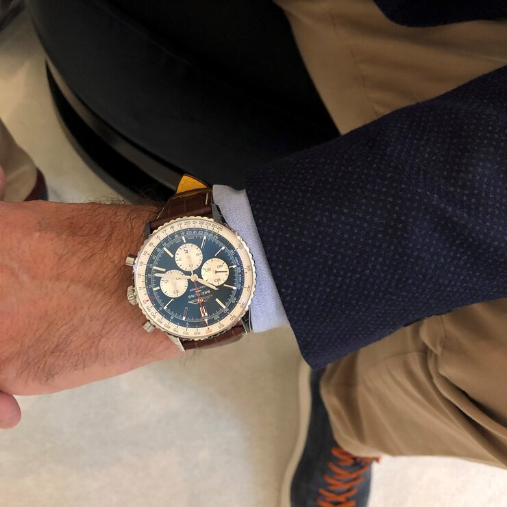 Breitling horloge met een kast in staal, met een wijzerplaat in het blauw en een diameter van 46
