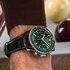 montre Breitling avec un boîtier en acier, un cadran vert et un diamètre de 46 mm - thumb