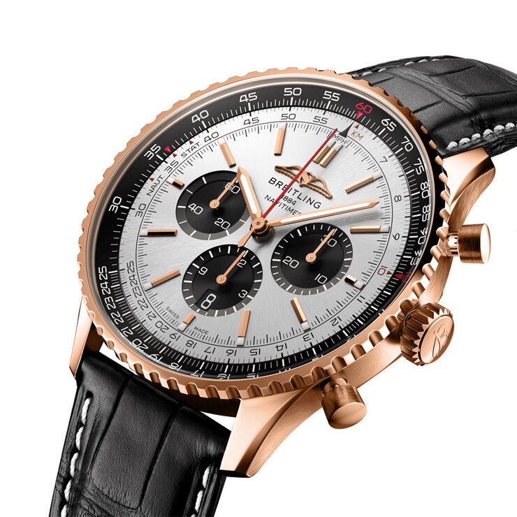 Breitling horloge met een kast in rosé goud, met een wijzerplaat in het zilver en een diameter van 46