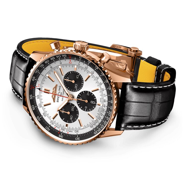 Breitling horloge met een kast in rosé goud, met een wijzerplaat in het zilver en een diameter van 46