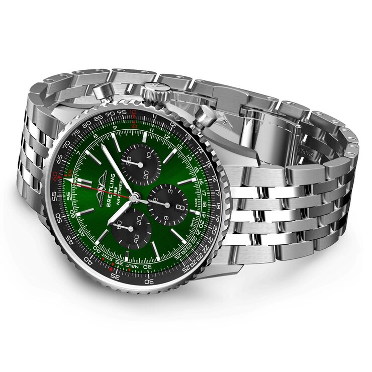 Breitling horloge met een kast in staal, met een wijzerplaat in het groen en een diameter van 46