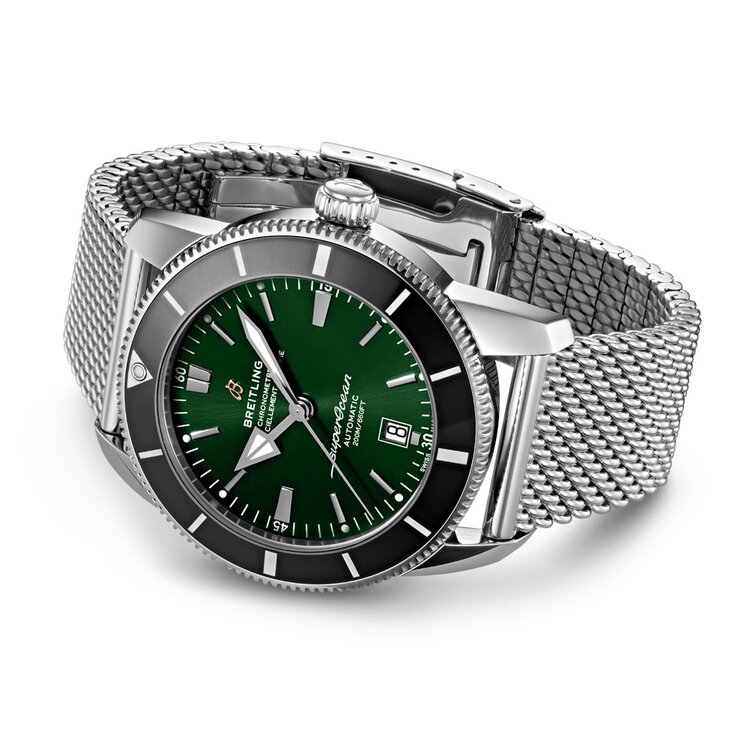 Breitling horloge met een kast in staal, met een wijzerplaat in het groen en een diameter van 46 mm