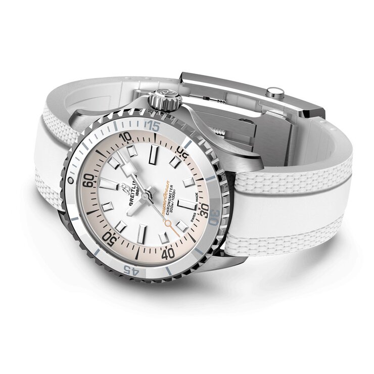 Breitling horloge met een kast in staal, met een wijzerplaat in het wit en een diameter van 36 mm