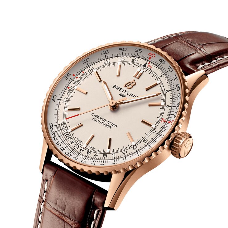 Breitling horloge met een kast in rosé goud, met een wijzerplaat in het beige en een diameter van 41 mm