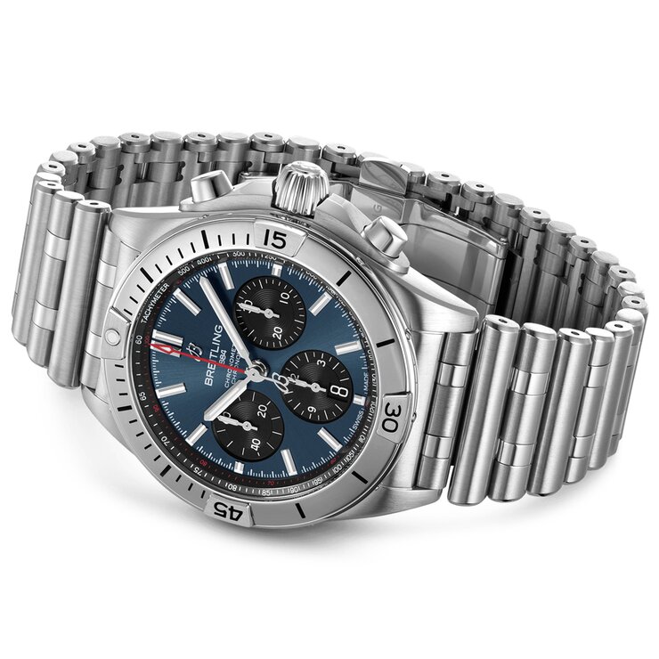 Breitling horloge met een kast in staal, met een wijzerplaat in het blauw en een diameter van 42