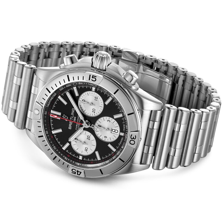 Breitling horloge met een kast in staal, met een wijzerplaat in het zwart en een diameter van 42