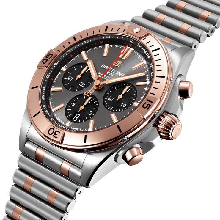 montre Breitling avec un boîtier en acier, un cadran gris et un diamètre de 42