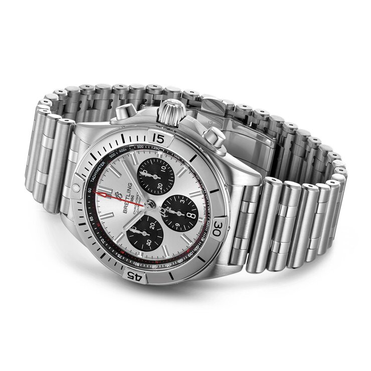 Breitling horloge met een kast in staal, met een wijzerplaat in het zilver en een diameter van 42
