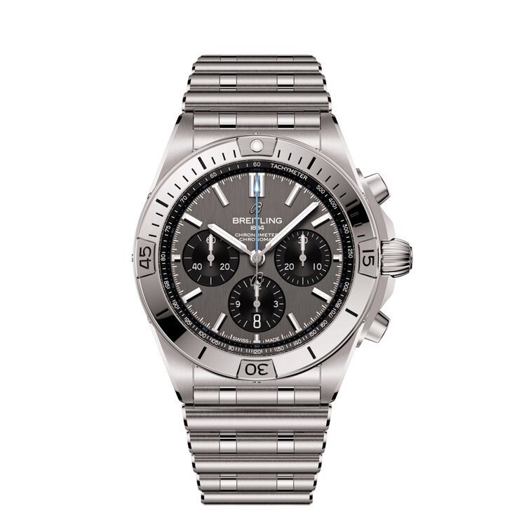 Breitling horloge met een kast in titanium, met een wijzerplaat in het grijs en een diameter van 42 mm