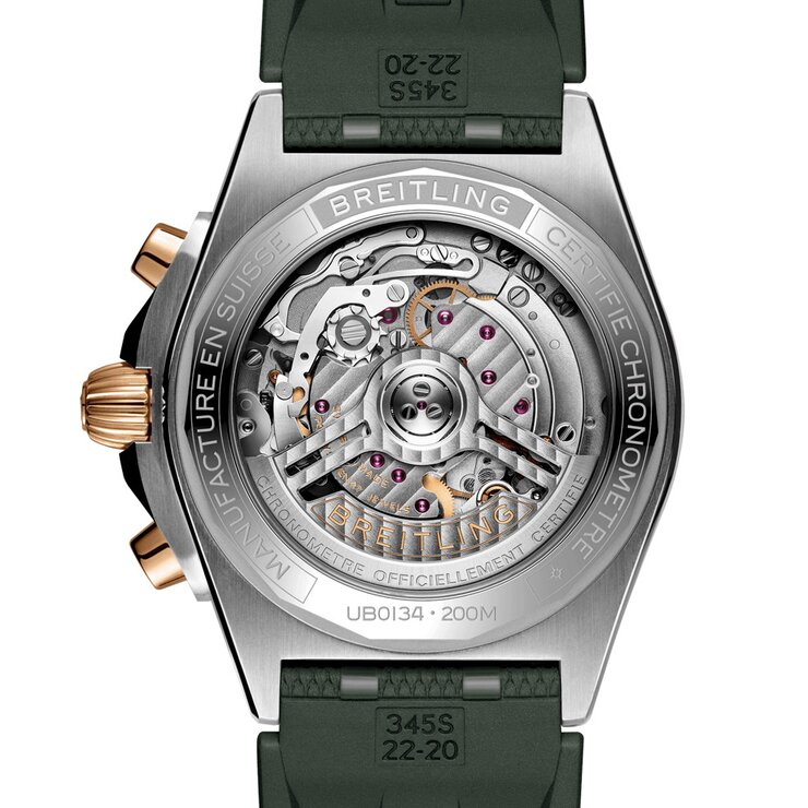 Breitling horloge met een kast in rosé goud op staal, met een wijzerplaat in het groen en een diameter van 42