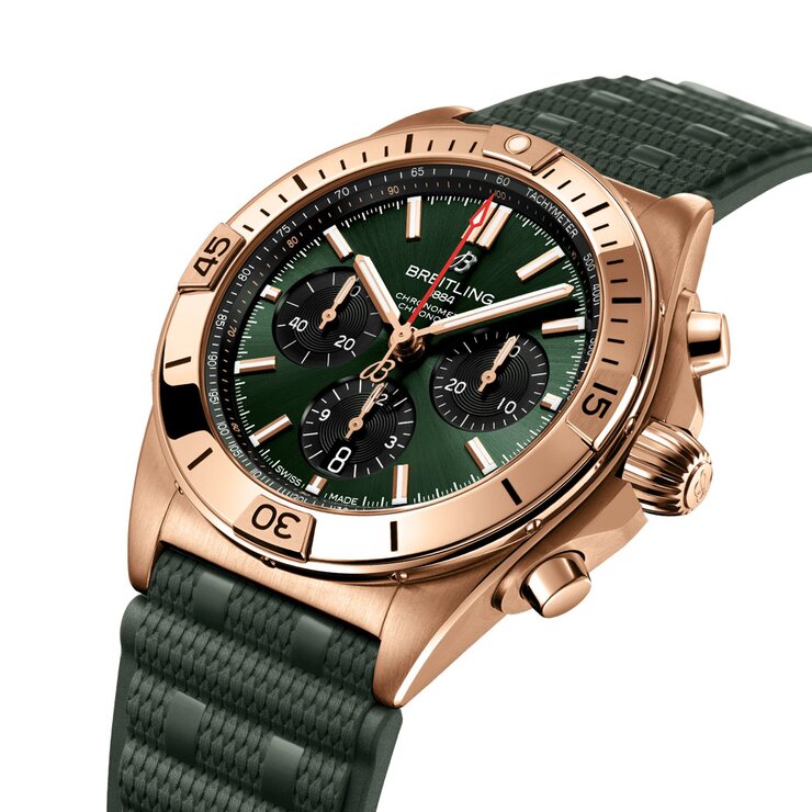 Breitling horloge met een kast in rosé goud, met een wijzerplaat in het groen en een diameter van 42