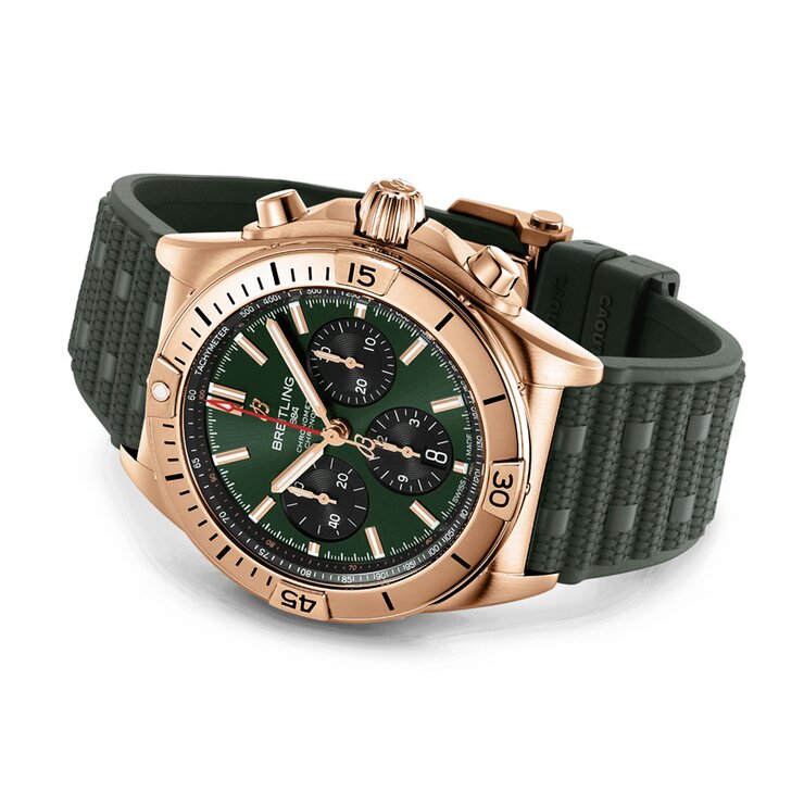 Breitling horloge met een kast in rosé goud, met een wijzerplaat in het groen en een diameter van 42