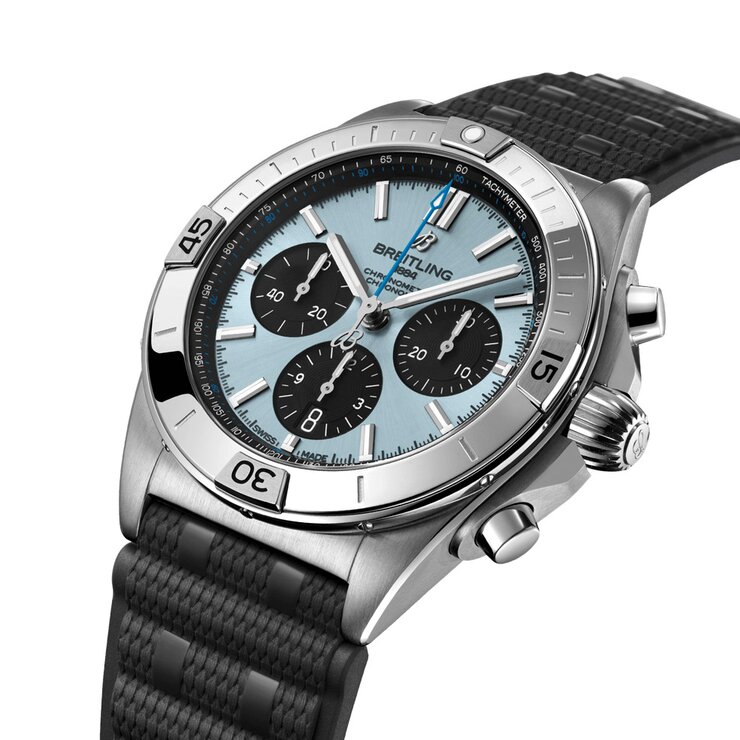 Breitling horloge met een kast in staal, met een wijzerplaat in het blauw en een diameter van 42 mm