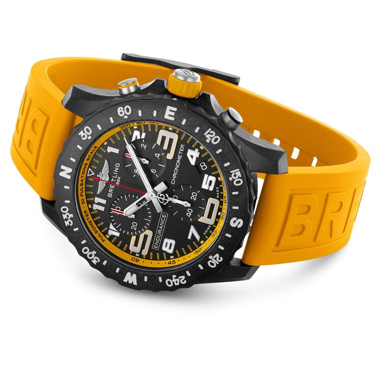 Breitling horloge met een kast in breitlight, met een wijzerplaat in het zwart en een diameter van 44 mm