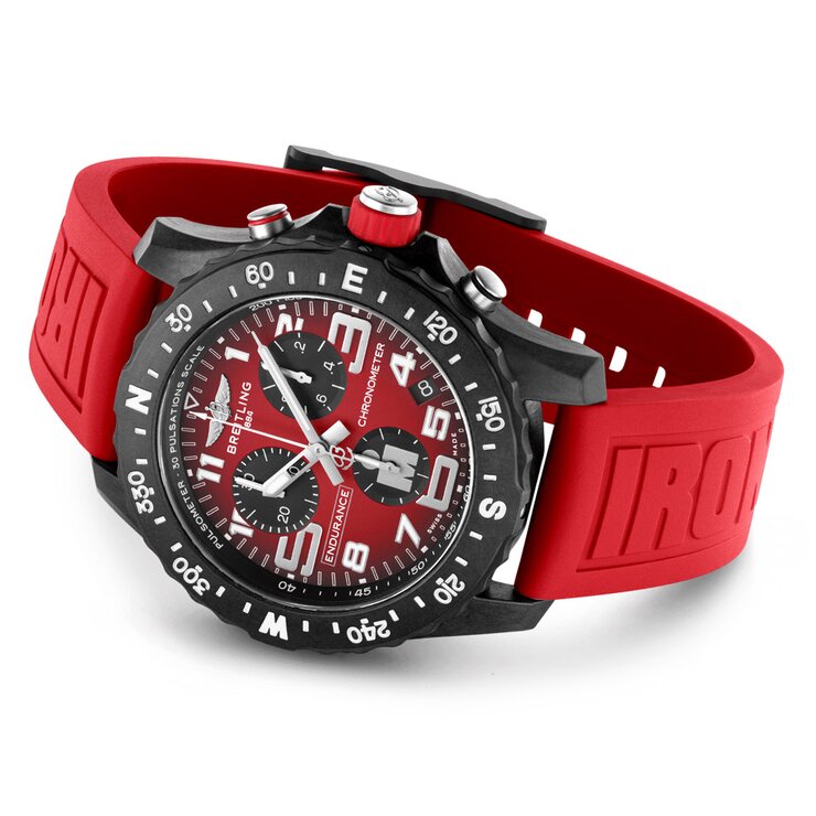 Breitling horloge met een kast in breitlight, met een wijzerplaat in het rood en een diameter van 44