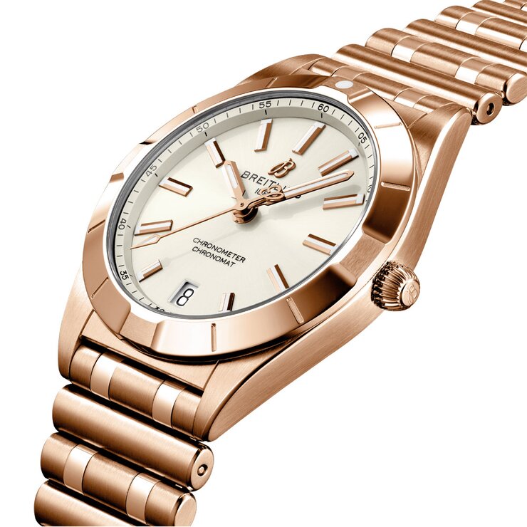 Breitling horloge met een kast in rosé goud, met een wijzerplaat in het zilver en een diameter van 32