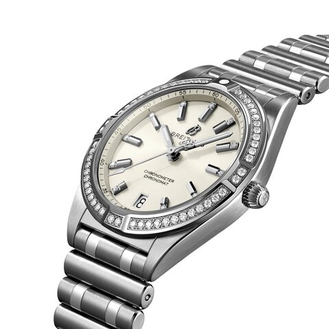 Breitling horloge met een kast in staal, met een wijzerplaat in het wit met  briljant en een diameter van 32 mm