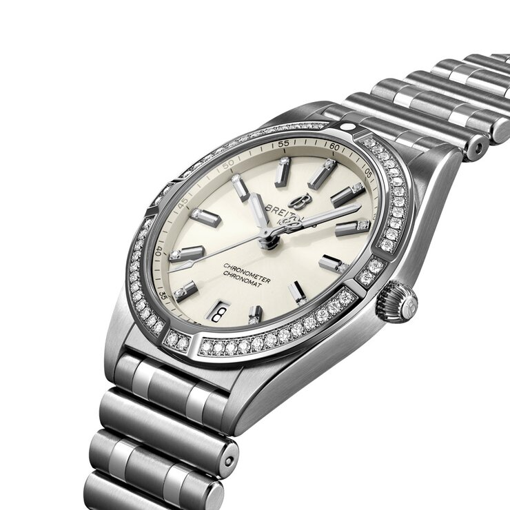Breitling horloge met een kast in staal, met een wijzerplaat in het wit met  briljant en een diameter van 32