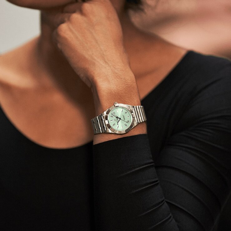 Breitling horloge met een kast in staal, met een wijzerplaat in het groen met briljant en een diameter van 32