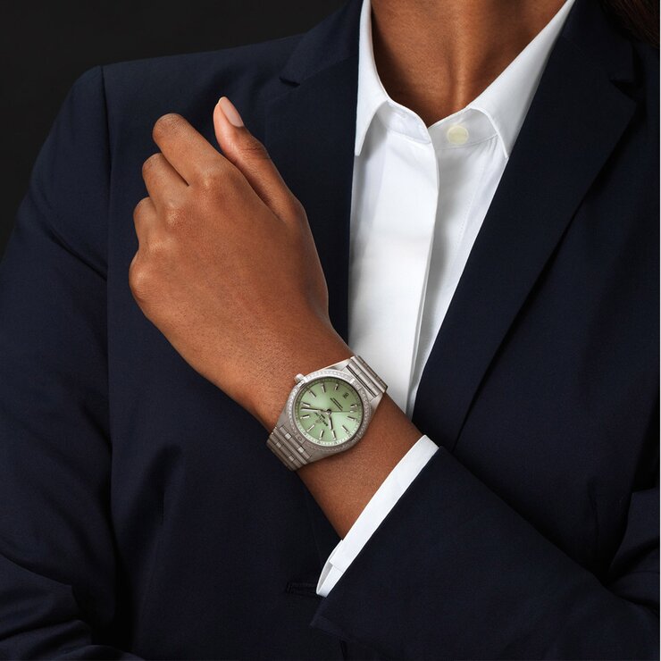 Breitling horloge met een kast in staal, met een wijzerplaat in het groen met briljant en een diameter van 36