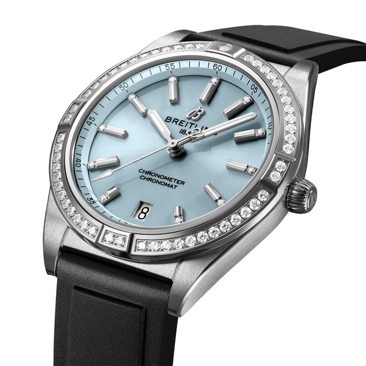 montre Breitling avec un boîtier en acier, un cadran bleu avec diamant et un diamètre de 36 mm